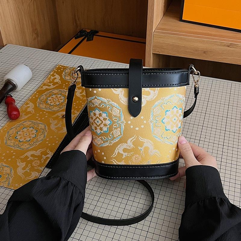 Leatherwork Drawing - Bolso de punto DIY - Bolso